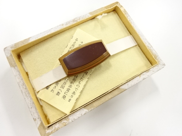 アンティーク　堆朱帯留め